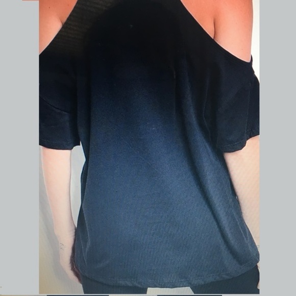 COLD SHOULD GRAPHIC - Picture 2 of 3